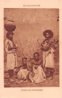 MADAGASCAR Famille Indigéne Coll Du Général Vuillemin  Antananarivo  (Scans R/V) N° 31 \ML4041 - Madagascar