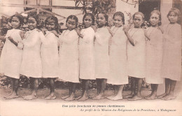 MADAGASCAR Jeunes Chrétiennes De La Mission Des Religieuse De La Providence Antananarivo  (Scans R/V) N° 39 \ML4041 - Madagascar