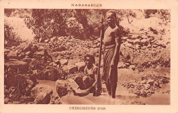 MADAGASCAR  Chercheurs D'or  Carte Vierge Non Voyagé  AMBOHIDRATRIMO   (Scans R/V) N° 45 \ML4041 - Madagaskar