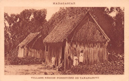 MADAGASCAR  Tananarive Village Région Forestière  Antananarivo   (Scans R/V) N° 61 \ML4041 - Madagaskar