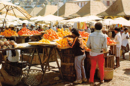 MADAGASCAR  Tananarive Le Zoma Marché De Fruits Carte Non Voyagé Antananarivo   (Scans R/V) N° 65 \ML4041 - Madagascar