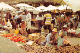 MADAGASCAR  Tananarive  Les Parasols Du  Zoma Marché  Ny Tsenan'joma Antananarivo   (Scans R/V) N° 70 \ML4041 - Madagascar