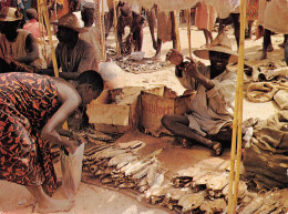 CAMEROUN - MOKOLO Le Marché Aux Poissons De KOZA Superbe Timbre  (Scans R/V) N° 19 \ML4055 - Cameroon