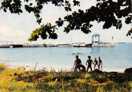 GABON LIBREVILLE  Mole D'escale Entrée Du Port (Scans R/V) N° 50 \ML4055 - Gabun