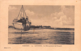 BENIN DAHOMEY COTONOU Débarquement Des Passagers Au Warf Wharf Carte Vierge Non Voyagé  (Scans R/V) N° 49 \ML4056 - Dahomey