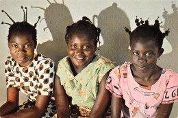 Centrafricaine (République)  JEUNES FILLES CENTRAFRICAINES Jolies  Coiffures Centrafrique   (scans R/V) N° 47 \ML4057 - Centrafricaine (République)