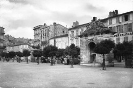 17  ROCHEFORT SUR MER  La Fontaine De La Place Colbert   (Scans R/V) N° 63 \ML4059 - Rochefort