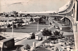 17  ROYAN  Le Front De Mer Et Ses Jardins (Scans R/V) N° 42 \ML4065 - Royan