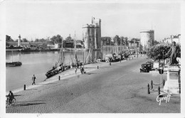 17 LA ROCHELLE Le Cours Wilson Les Tours De La Chaine Et St Nicolas (Scans R/V) N° 14 \ML4066 - La Rochelle