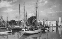 17 LA ROCHELLE Vieux Gréments Dans Le Vieux Bassin à Flot  (Scans R/V) N° 25 \ML4066 - La Rochelle