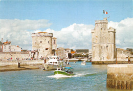 17 LA ROCHELLE  Le Bus De Mer Et L'îlliène  (Scans R/V) N° 45 \ML4066 - La Rochelle