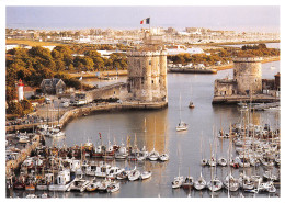 17 LA ROCHELLE  Le Vieux Port  (Scans R/V) N° 49 \ML4066 - La Rochelle