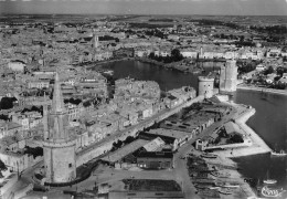 17 LA ROCHELLE Vue Aérienne Les 3 Tours Et Chantiers Navals (Scans R/V) N° 55 \ML4066 - La Rochelle