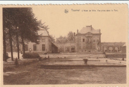 104-Tournai-Doornik L'Hotel De Ville Vue Prise Dans Le Parc - Tournai