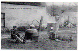 LA BOUILLE. Scènes De La Vie Normande. Distillerie Du Cidre (REPRODUCTION). - La Bouille