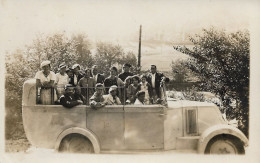 Carte Photo Excursionnistes Dans Une Automobile - Belle Animation - Carte Neuve - Autobús & Autocar