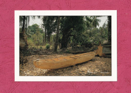 Guinèe- Village De Goret. Fabrication D'une Pirogue Dans Le Tronc D'un Fromager. - Frans Guinee