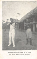 Congo Kinshasa - UÉLÉ - Deux Chasseurs Indigènes De La Mission De Moyongo - Ed. Malvaux  - Congo Belge