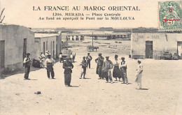 La France Au Maroc Oriental - MERADA - Place Centrale - Au Fond On Aperçoit Le P - Autres & Non Classés