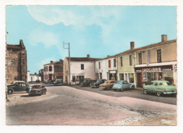 LONGEVILLE-SUR-MER  85  PLACE DE L'EGLISE - ( 2CV CITROËN - RENAULT -DAUPHINE - PEUGEOT 403 ) - Altri & Non Classificati