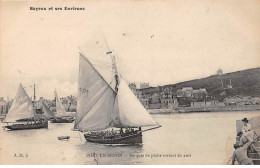 PORT EN BESSIN - Barques De Pêche Sortant Du Port - Très Bon état - Port-en-Bessin-Huppain