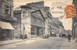 FOUGERES - Les Halles Et La Rue Nationale - Très Bon état - Fougeres