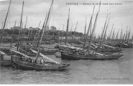 CANCALE - Bâteaux De Pêche Jetant Leurs Huîtres - Très Bon état - Cancale