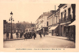 CHATEAUROUX - Place De La République Et L'Hôtel De Ville - Très Bon état - Chateauroux