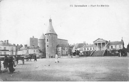 ISSOUDUN - Place Des Marchés - Très Bon état - Issoudun