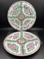 MACAU Assiettes Déco X2 1965 Porcelaine Chinoise 26cm Peint à La Main Pivoine Or Vert Rose  #240045 - Art Asiatique