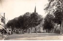 GRAND PRESSIGNY - Place De L'Eglise - Très Bon état - Le Grand-Pressigny