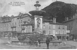 VOIRON - Place De La République - La Fontaine - Très Bon état - Voiron