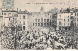VIENNE - Hôtel De Ville Et La Place - Très Bon état - Vienne