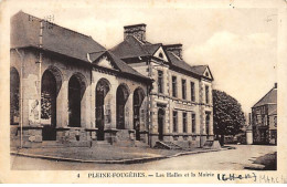 PLEINE FOUGERES - Les Halles Et La Mairie - Très Bon état - Andere & Zonder Classificatie