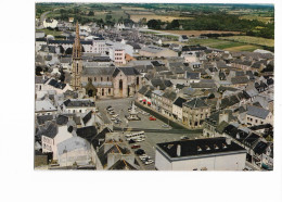 29 - LANDIVISIAU (Finistère) - La Place Centrale Devant L'église. Vue Aérienne. CPSM Ayant Circulé En 1973. BE. - Landivisiau