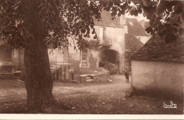 Moutier Saint Jean - Le Vieux Porche, Près Du Parvis De L'Hospice - Autres & Non Classés