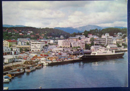 CPM FERRIES  DANS LE  PORT DE LEIRVIK   ( ILES FEROE - DANEMARK ) - - Fähren