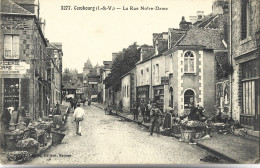 COMBOURG - La Rue Notre-Dame - Marché - Combourg