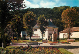 68 Kaysersberg Square Et Monument Du Docteur Schweitzer N°16 \MM5003 - Kaysersberg