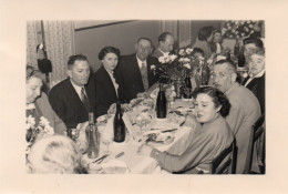 PHOTO ORIGINALE GF F1 - PHOTO DE GROUPE - REPAS DE MARIAGE DE MARYSE - 1955 - A SITUER - Personnes Anonymes
