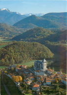  31  Saint Bertrand De Comminges Vue Générale La Cathédrale Les Pyrénées      N° 26 \MM5043 - Saint Bertrand De Comminges