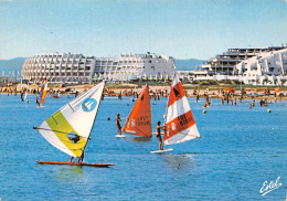 34 La Grande-Motte   Planches à Voile Devant La Motte Du Couchant  (Scan R/V) N° 32 \MM5049Und - Sonstige & Ohne Zuordnung