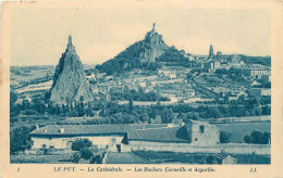 43 Le Puy En Velay La Cathédrale Et Tochers Corneille Et Aiguilhe   N° 26 \MM5065 - Le Puy En Velay