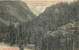 65  Route De Luz A Gavarnie La Brèche De Roland Et La Fausse Brèche Vue Du Pont De Gèdre    N° 52 \MM5075 - Gavarnie