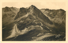 65 Col Du Tourmalet Et Le Pic De L'espade Route Thermale Vers Bagnères De Bigorre Et Barrèges   N° 11 \MM5078 - Bagneres De Bigorre