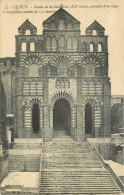 43  Le Puy En Velay  Façade De La Cathédrale          N° 68 \MM5080 - Le Puy En Velay