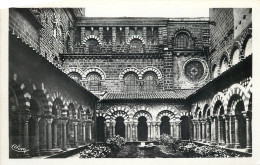 43  Le Puy En Velay Intérieur Du Cloître     N° 10 \MM5084 - Le Puy En Velay