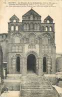 43  Le Puy En Velay La Façade De La Cathédrale       N° 51 \MM5084 - Le Puy En Velay