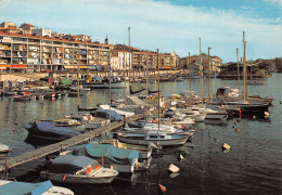 34 SETE  Le Port De Plaisance La Promenade Marty Et La Criée   Cete  (Scan R/V) N° 7 \MM5085 - Sete (Cette)