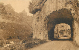 48   Gorges Du Tarn Un Tunnel Et Rocher De Capluc    N° 9 \MN6006 - Gorges Du Tarn